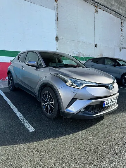 Toyota C-Hr 2018 photo 2