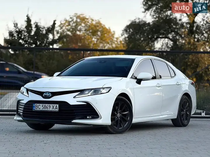 Toyota Camry 2021 photo 2