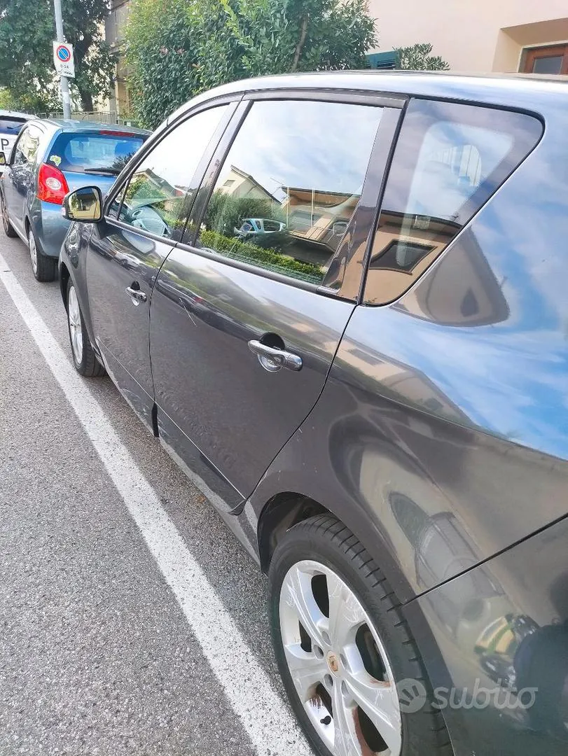 Renault Scenic 2009 photo 2