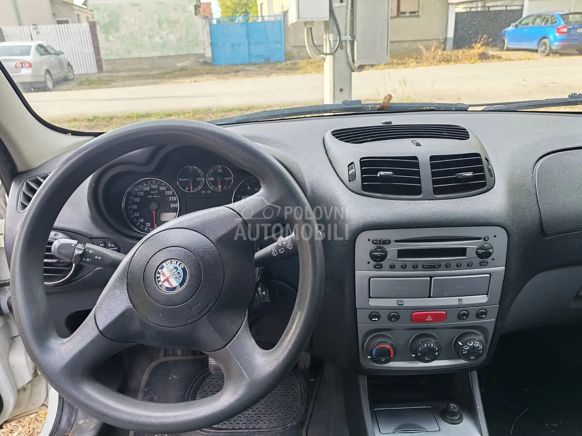 Alfa Romeo 147 2008 photo 5