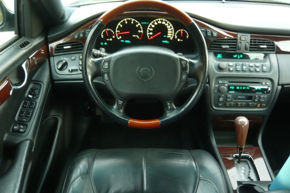 Cadillac Dts 2000 photo 3