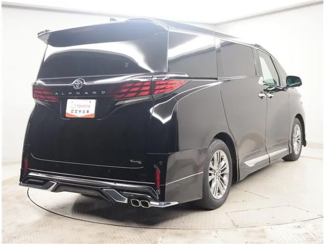 Toyota Alphard 2024 photo 3