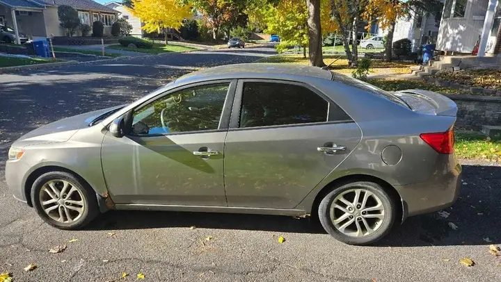 Kia Forte 2011 photo 2