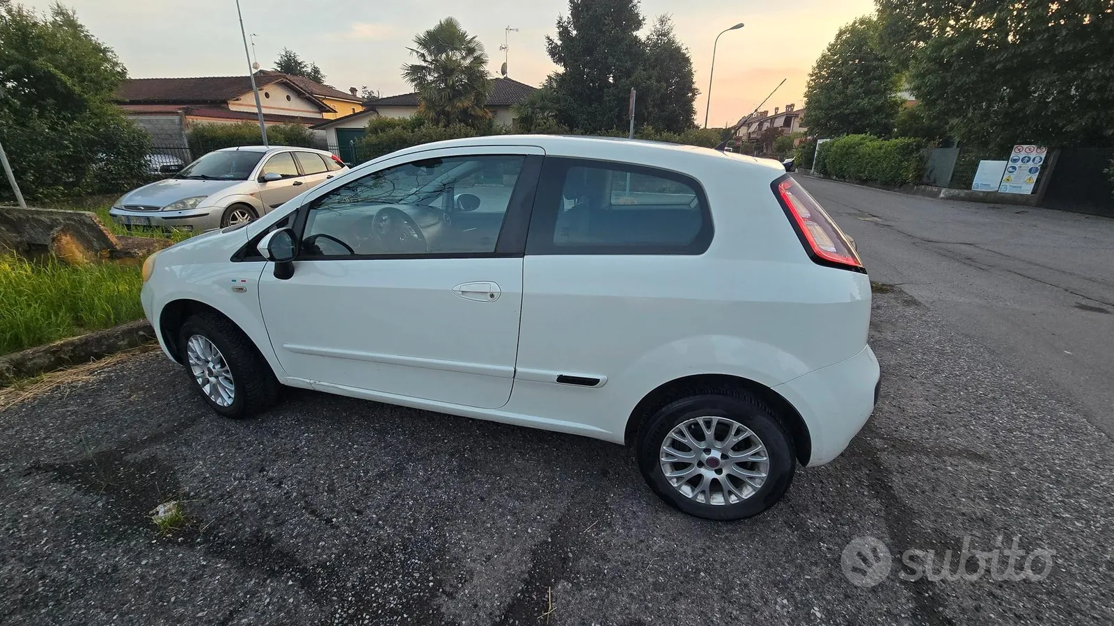 Fiat Punto 2010 photo 3