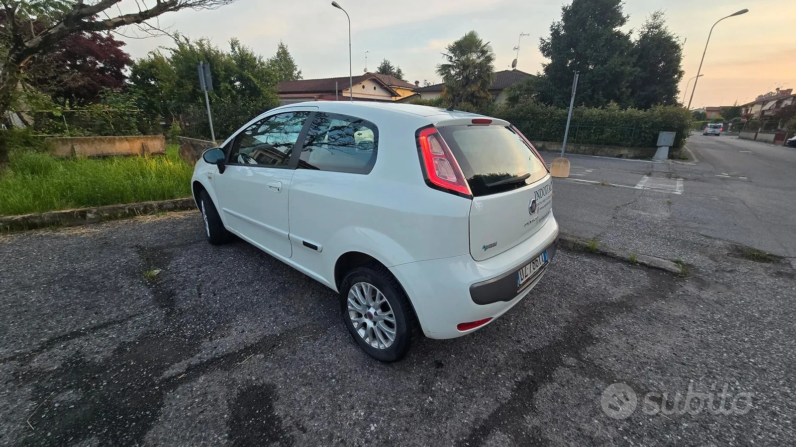 Fiat Punto 2010 photo 2