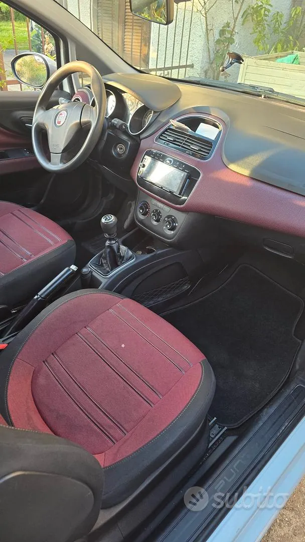 Fiat Punto 2010 photo 4