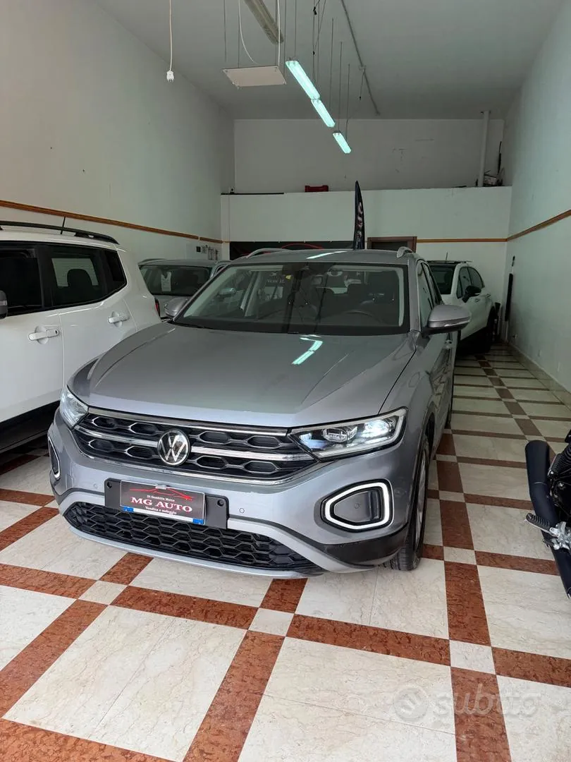 Volkswagen T-Roc 2022 photo 2
