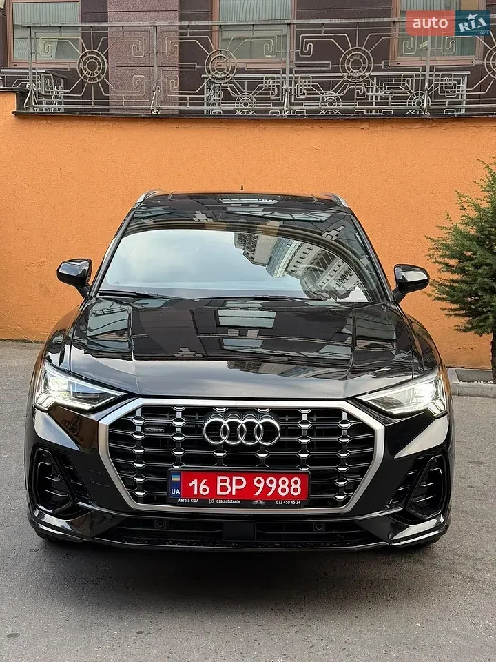Audi Q3 2019 photo 2