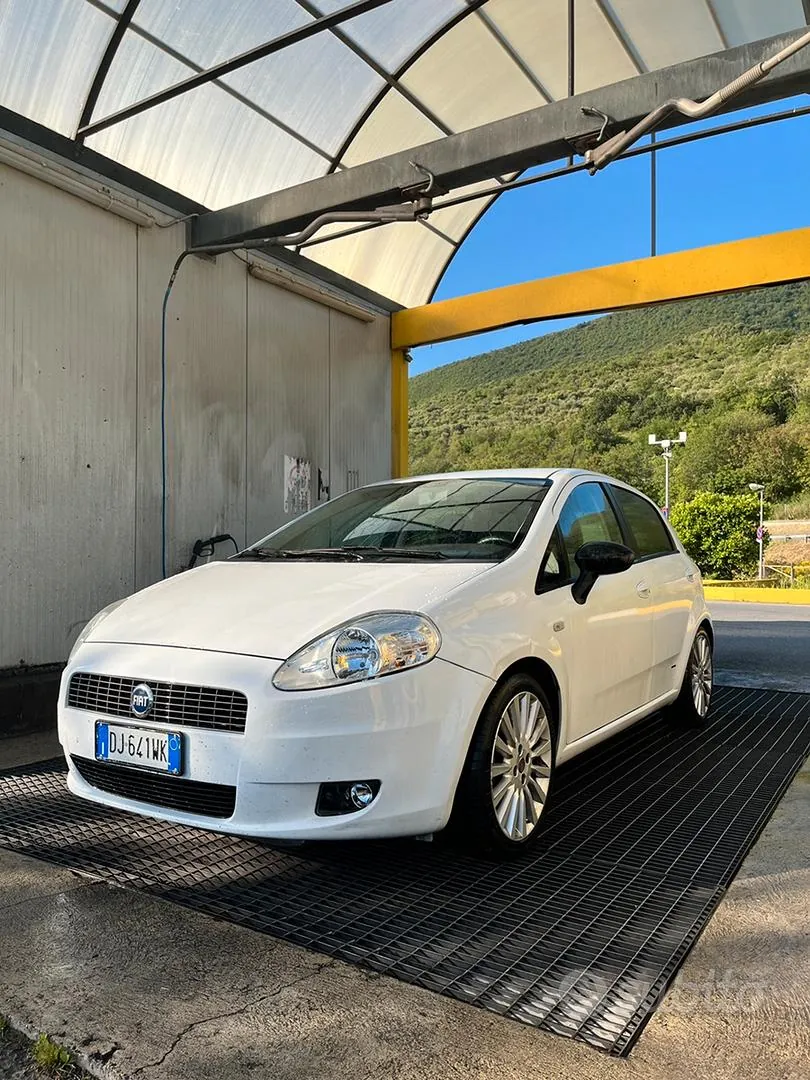 Fiat Grande Punto 2007 photo 2