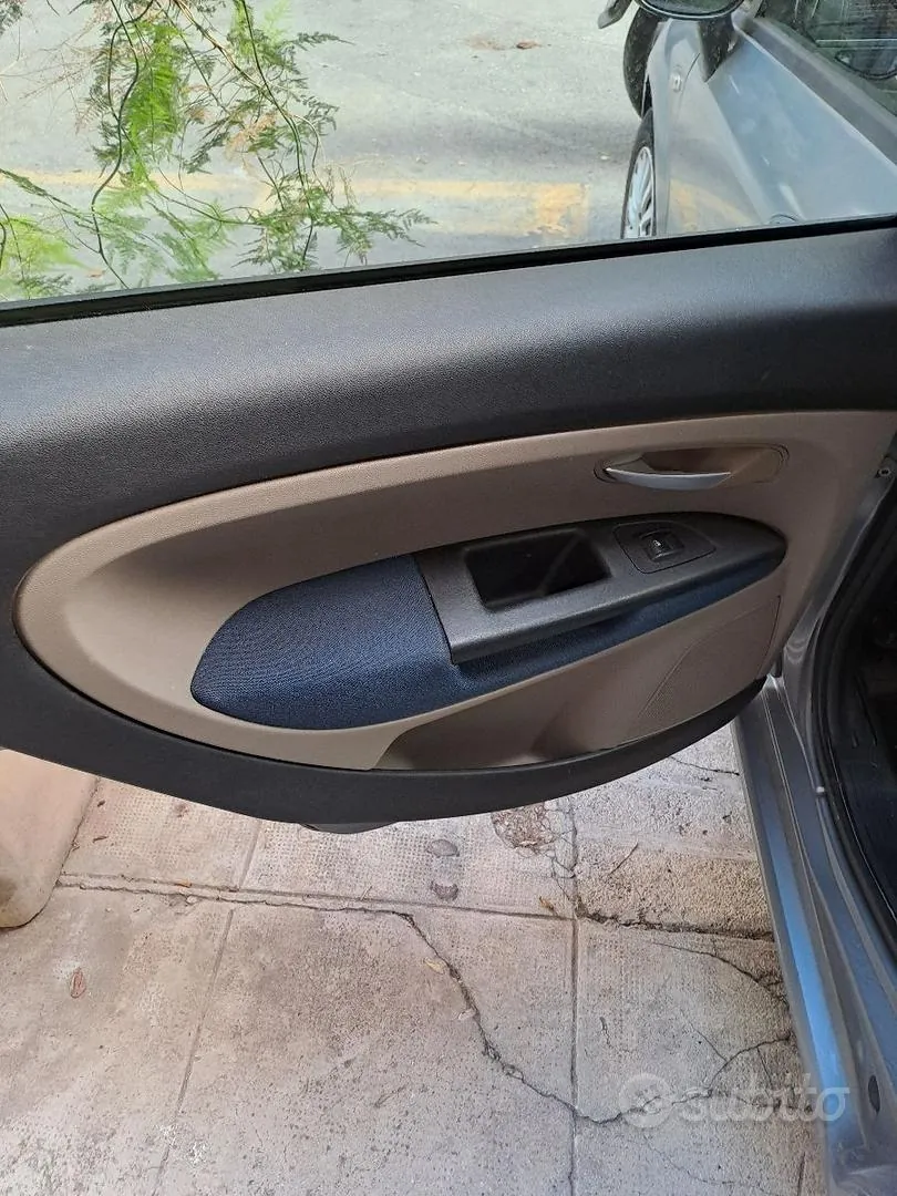 Fiat Grande Punto 2006 photo 2