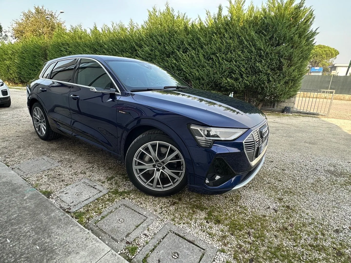 Audi Q8 E-Tron 2022 photo 4