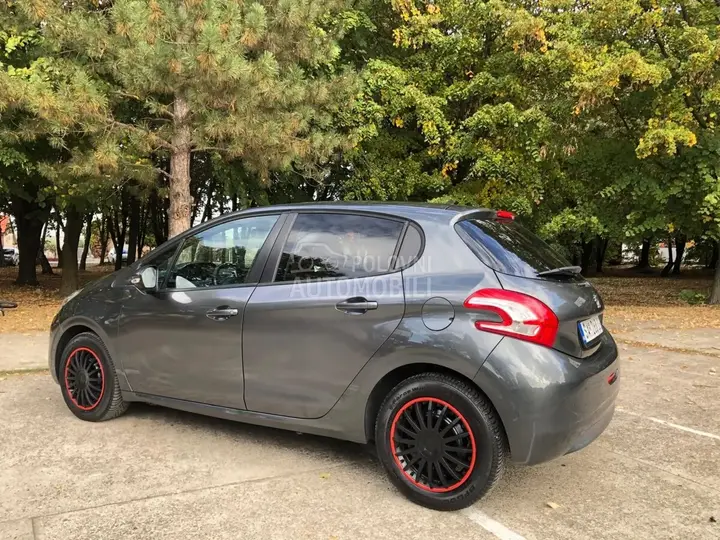 Peugeot 208 2013 photo 5
