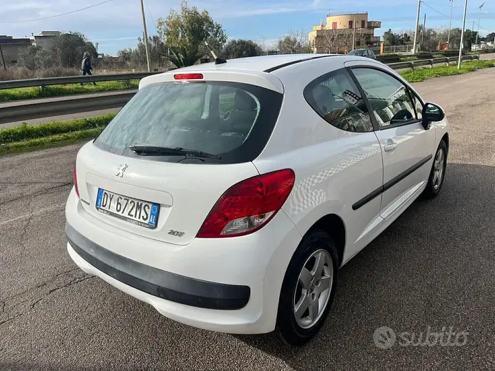 Peugeot 207 2010 photo 5