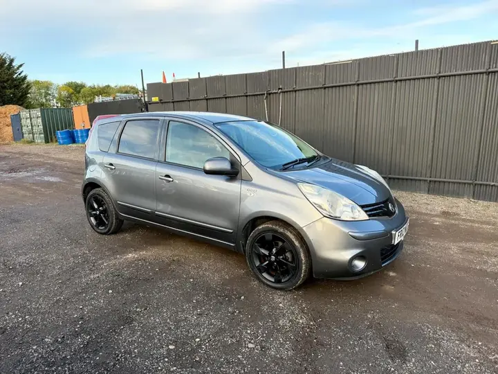 Nissan Note 2012 photo 5