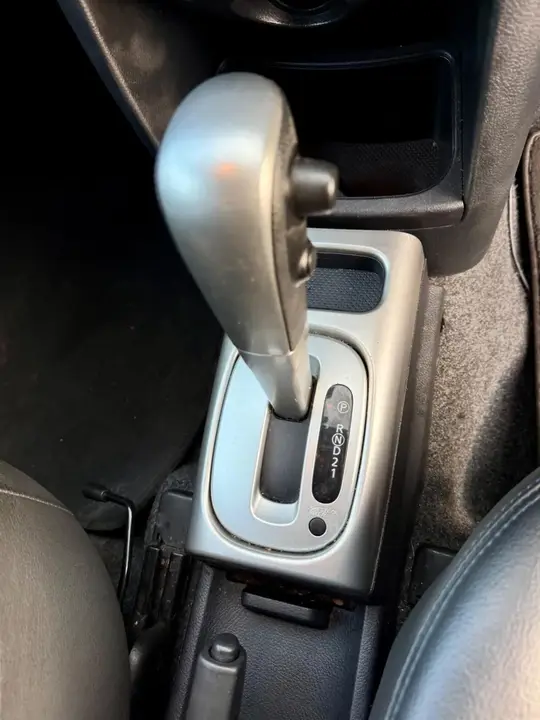 Nissan Note 2012 photo 3