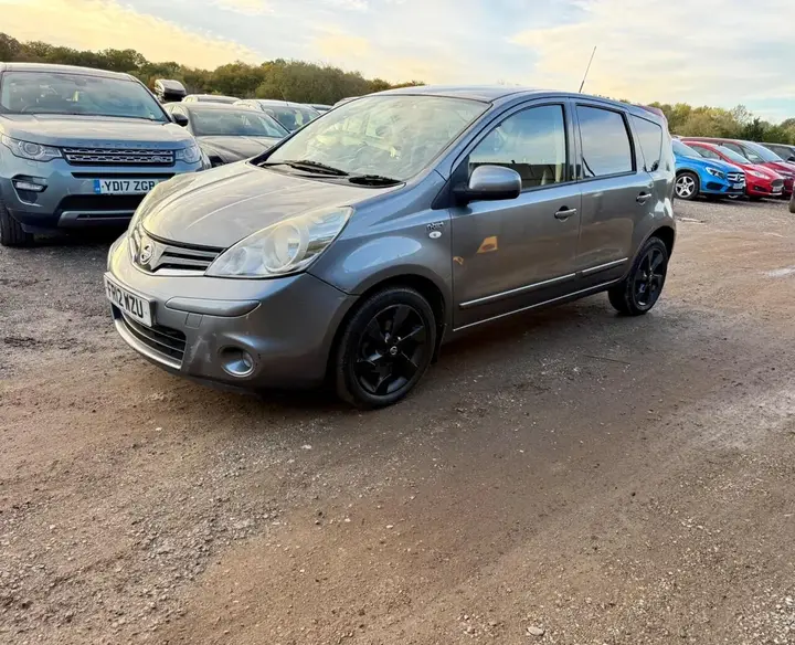 Nissan Note 2012 photo 2