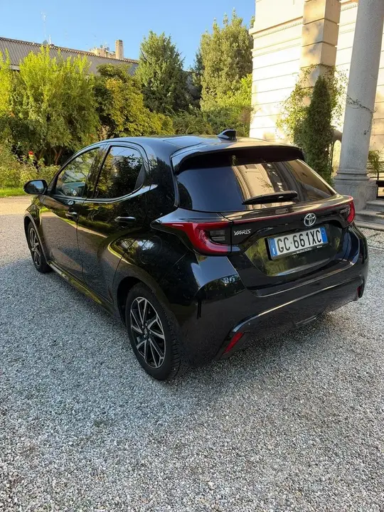Toyota Yaris 2021 photo 2