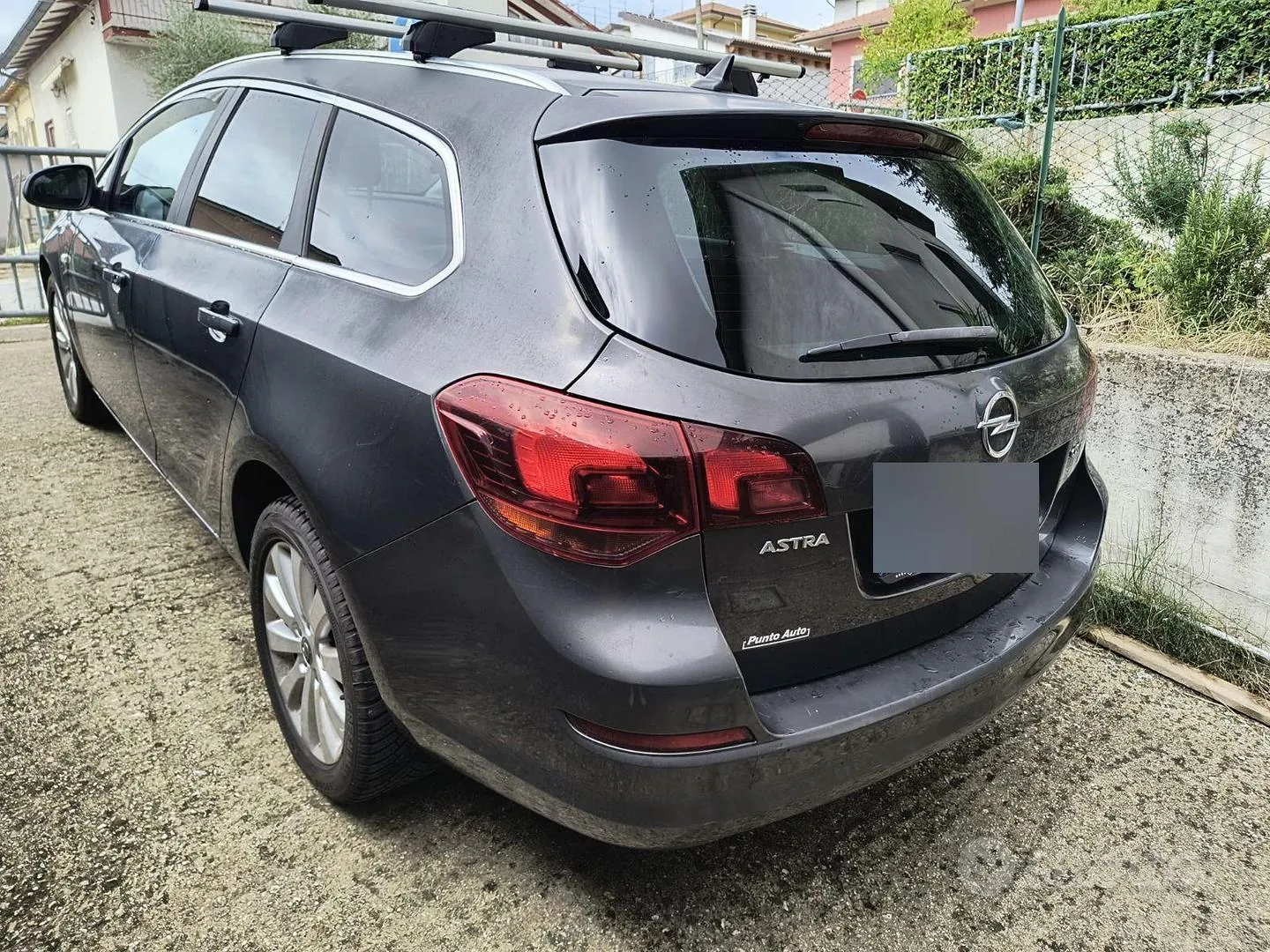 Opel Astra 2011 photo 3