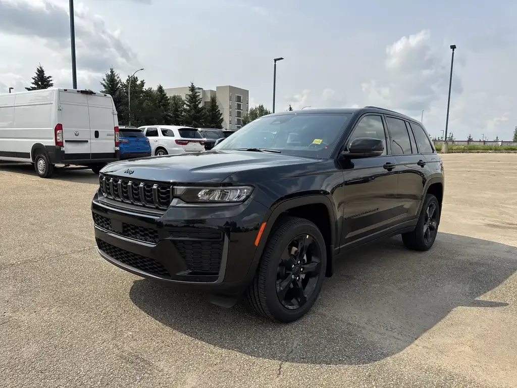Jeep Grand Cherokee 2026 photo 3
