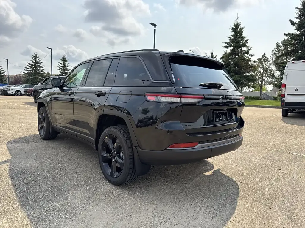 Jeep Grand Cherokee 2026 photo 5