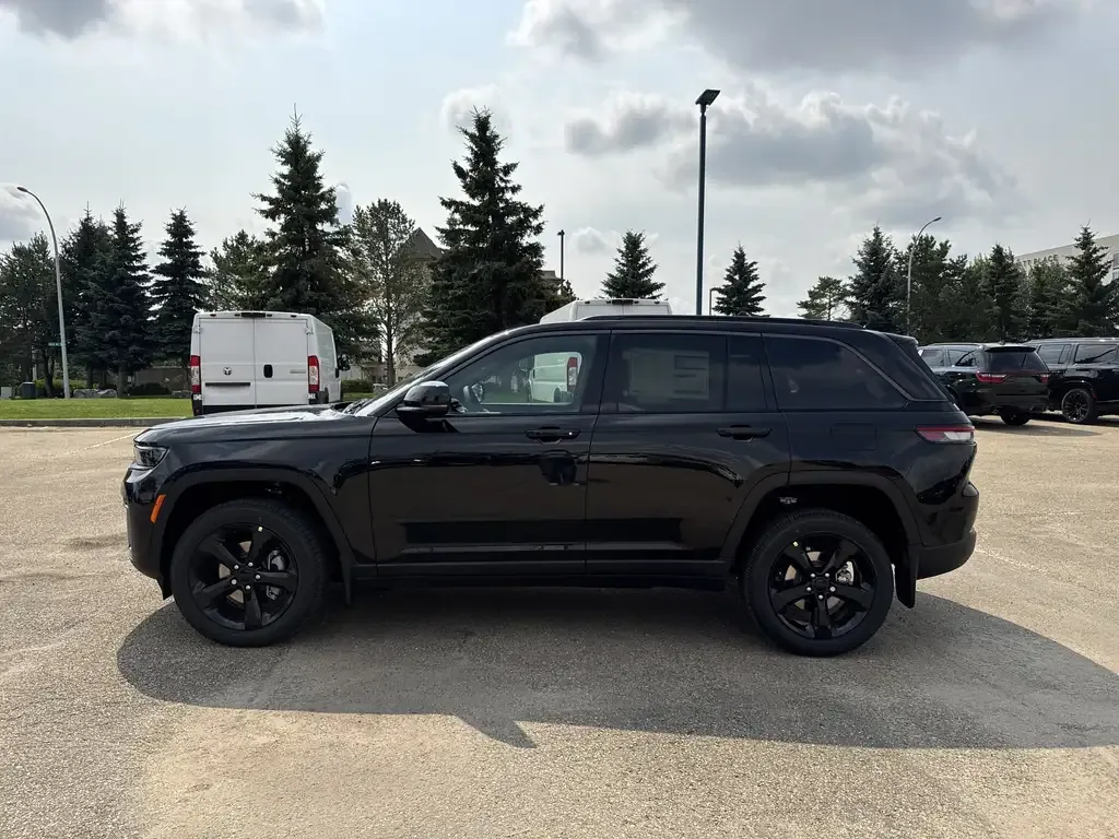 Jeep Grand Cherokee 2026 photo 4