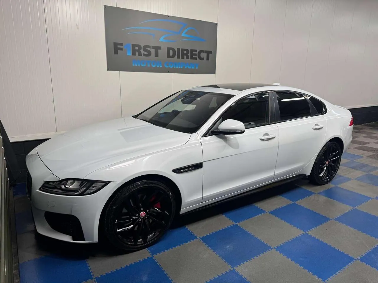 Jaguar Xf 2018 photo 5