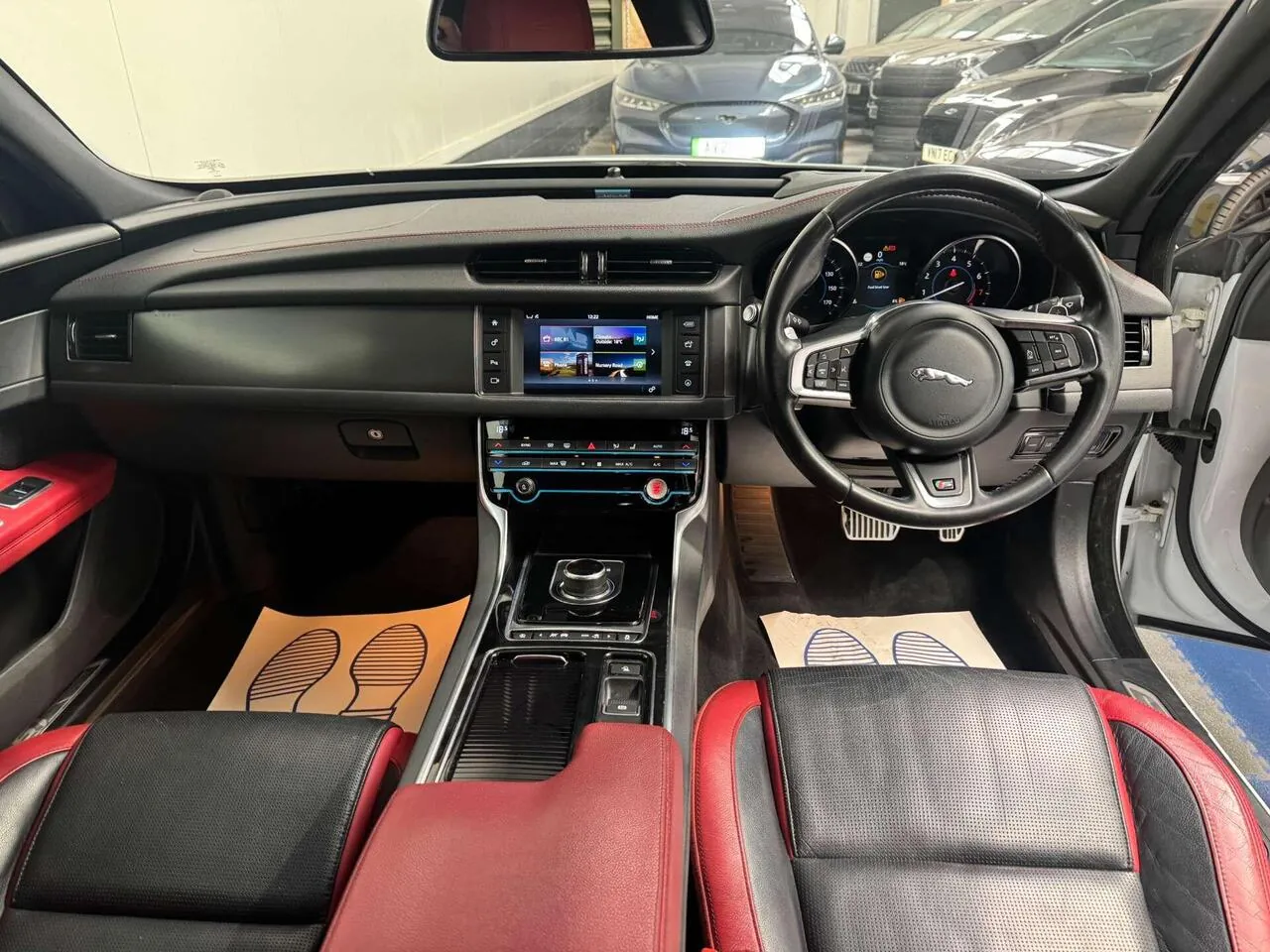 Jaguar Xf 2018 photo 2