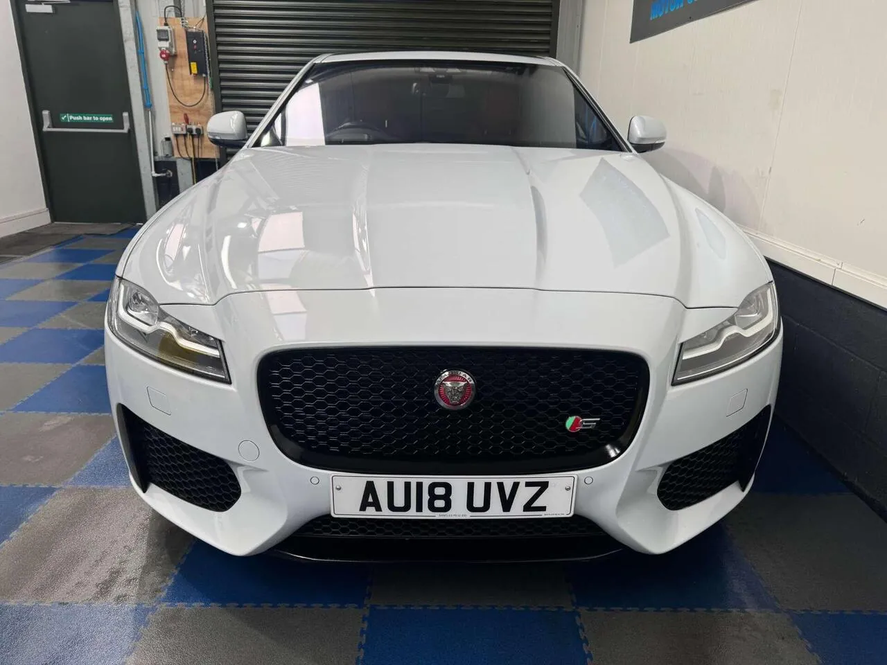 Jaguar Xf 2018 photo 4