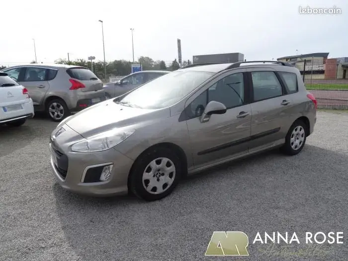 Peugeot 308 2012 photo 2