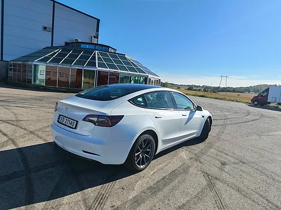Tesla Model 3 2021 photo 3