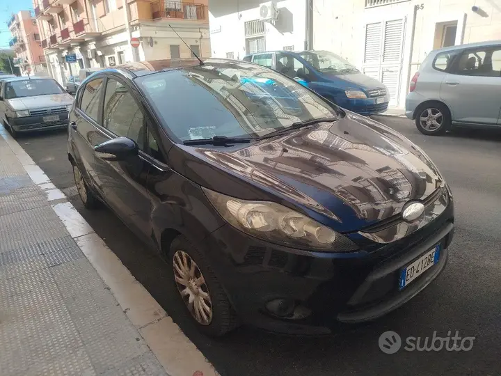 Ford Fiesta 2010 photo 2