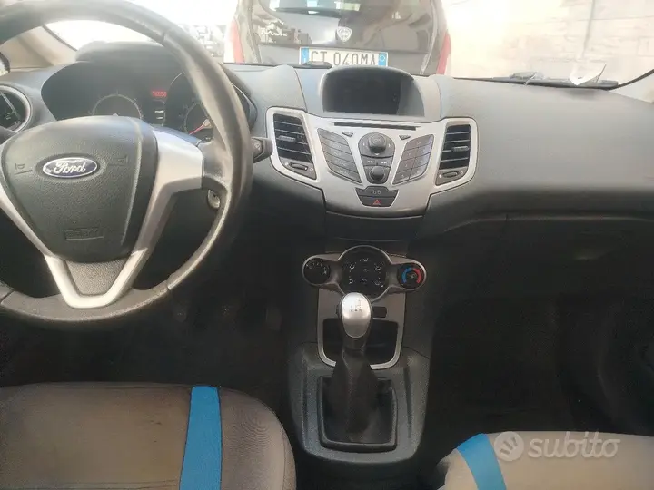Ford Fiesta 2010 photo 4