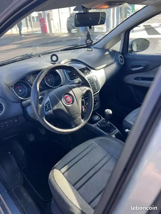 Fiat Grande Punto 2011 photo 3