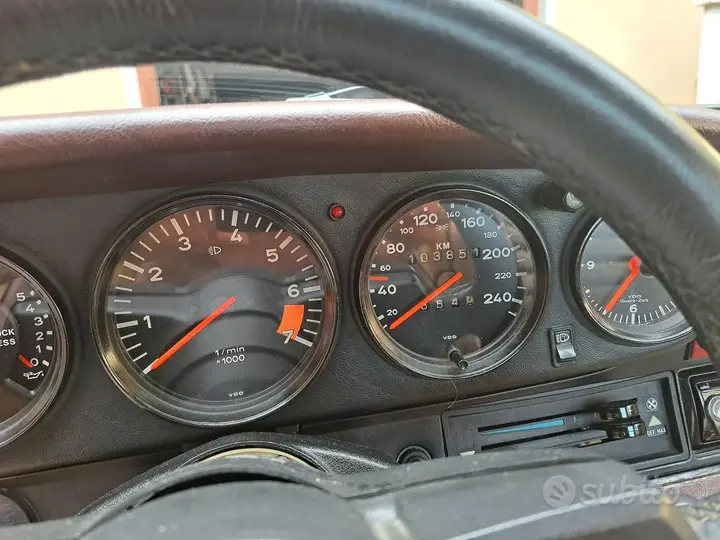 Porsche 911 1982 photo 2