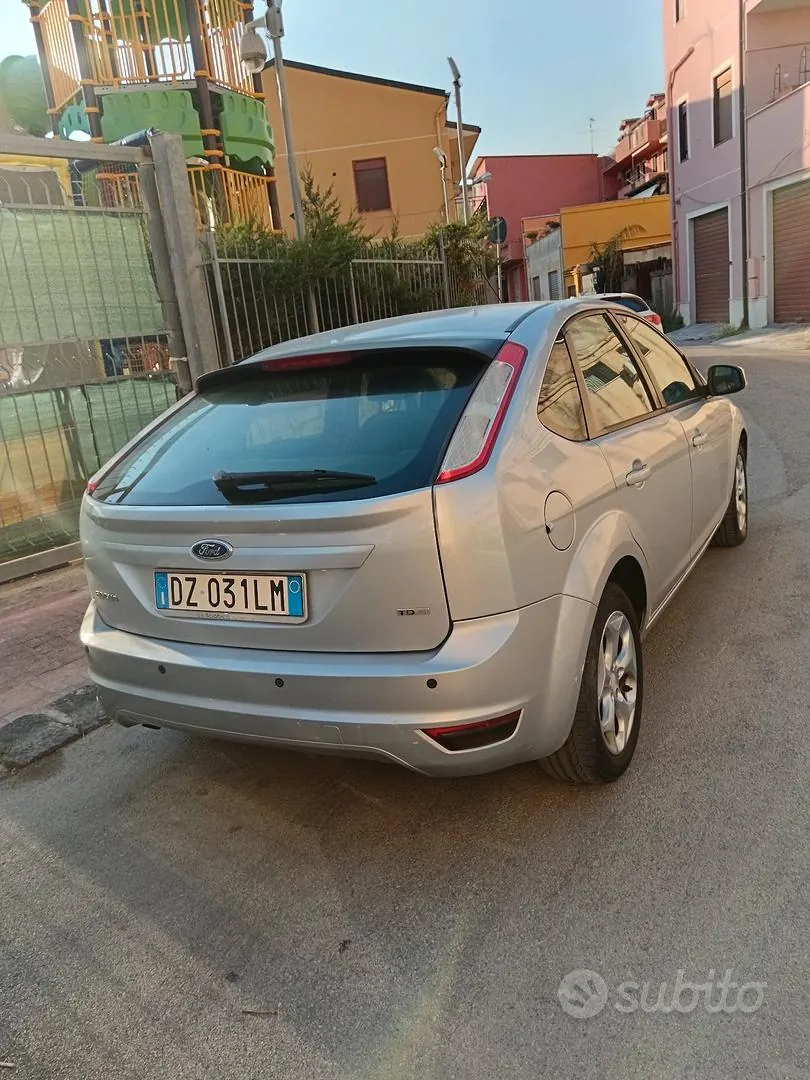 Ford Focus 2009 photo 2