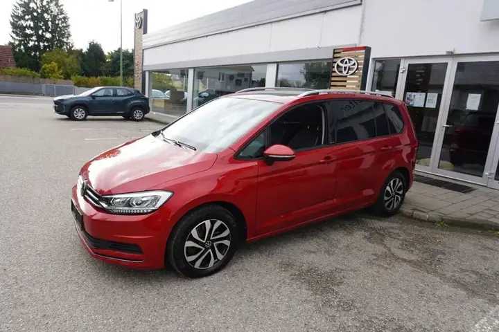 Volkswagen Touran 2023 photo 2
