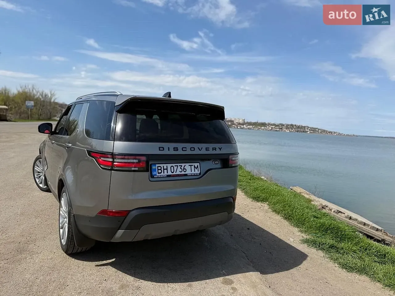 Land Rover Discovery 2017 photo 3