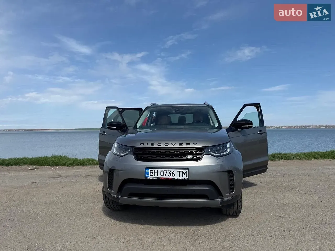Land Rover Discovery 2017 photo 2