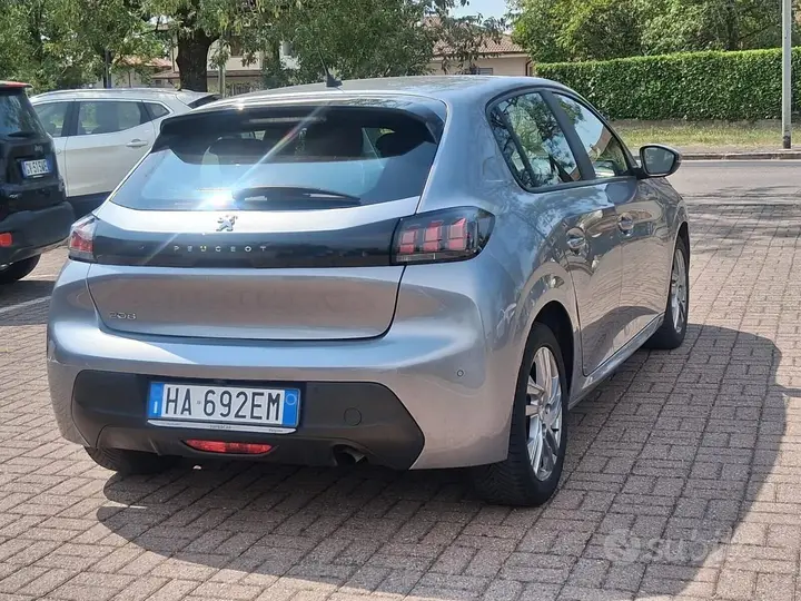 Peugeot 208 2020 photo 3