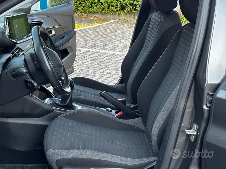 Peugeot 208 2020 photo 5