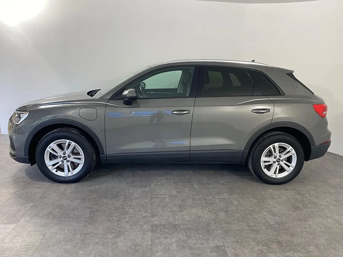 Audi Q3 2022 photo 2