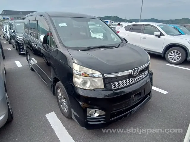 Toyota Voxy Zs