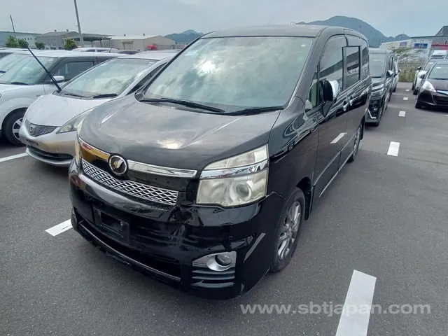Toyota Voxy Zs 2013 photo 2