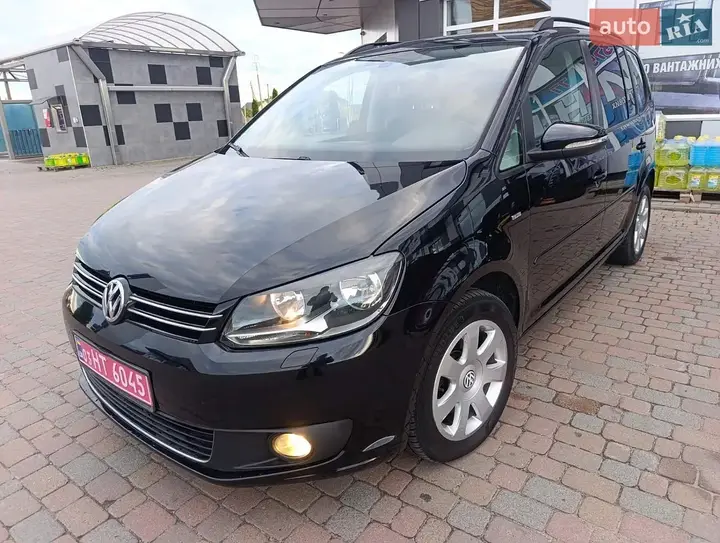 Volkswagen Touran 2013 photo 2