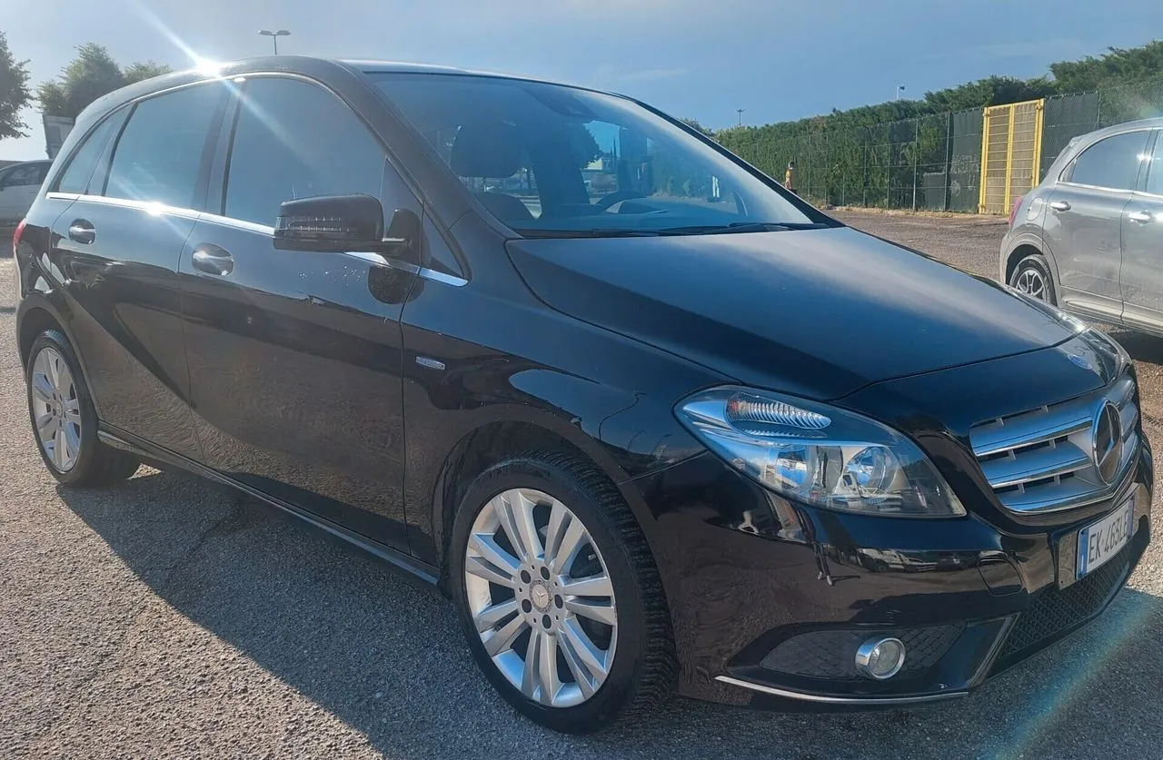 Mercedes-Benz B 180