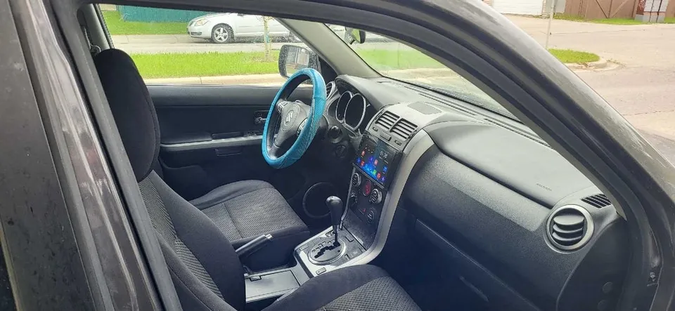 Suzuki Grand Vitara 2010 photo 3