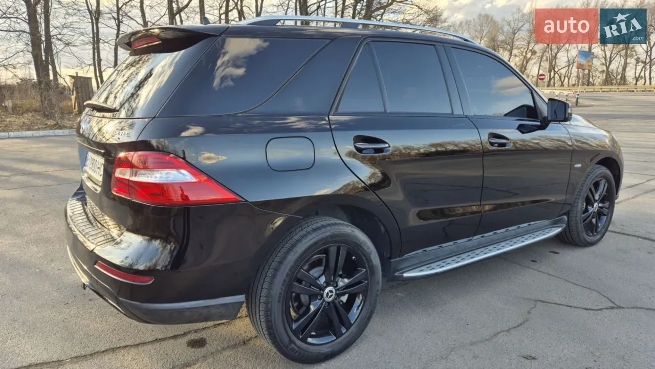 Mercedes-Benz M-Class 2011 photo 4