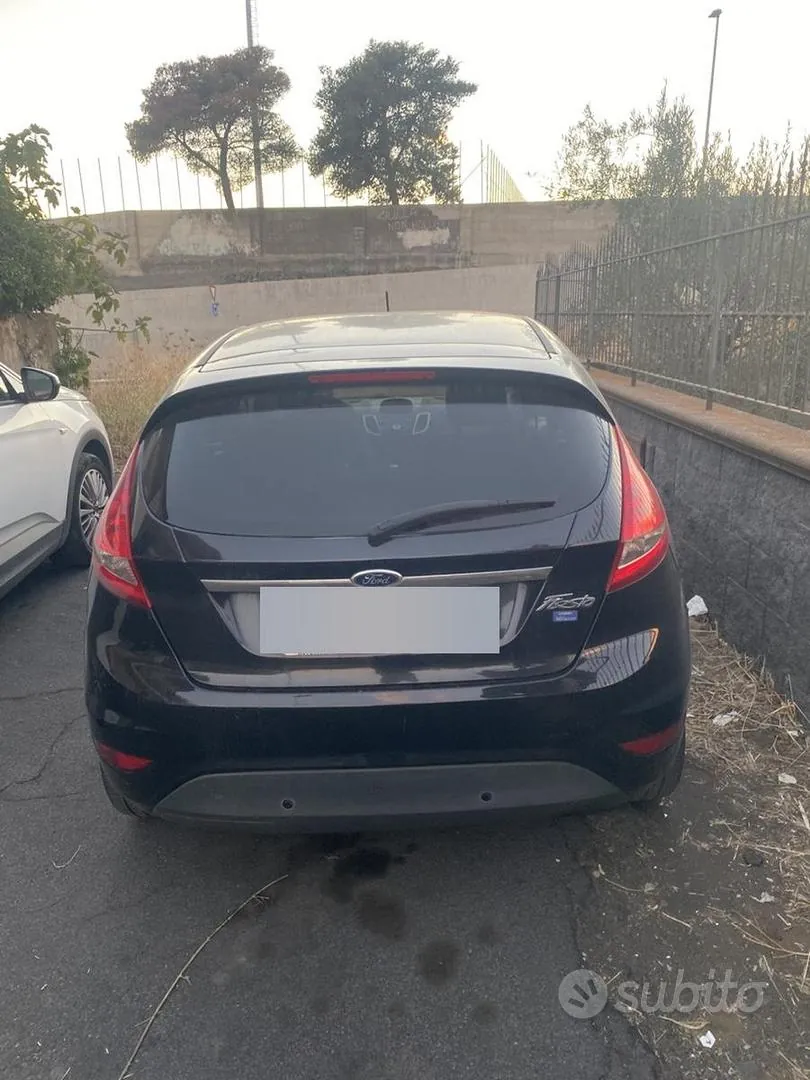 Ford Fiesta 2011 photo 2