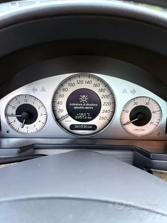 Mercedes-Benz E220 2004 photo 5
