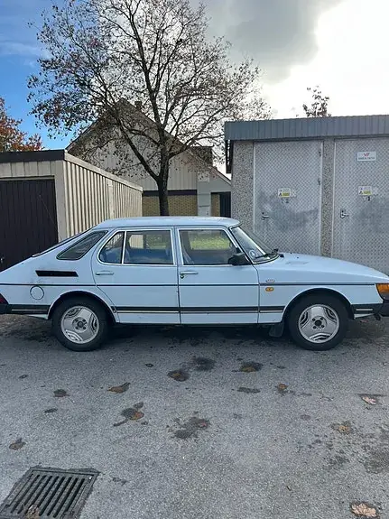 Saab 900
